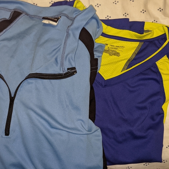 ๐ Bundle- athletic tops in great condition! ๐๐ฒ๐๏ธโโ๏ธ - Picture 2 of 12